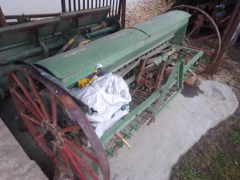 Gabona vetőgép 19 soros aprogmag Gabona vetőgép 19 soros aprogmag