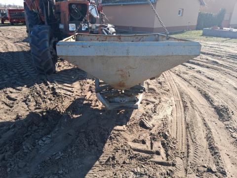 Műtrágyaszóró 600 kilós 2 tárcsás