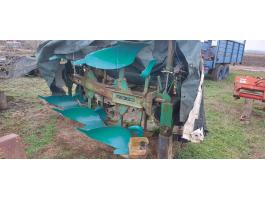 Váltva forgató eke