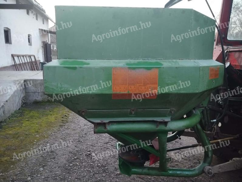 Eladó műtrágyaszóró