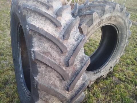 Eladó 2 db BKT Agrimax RT657 600/65R38 traktorgumi jó állapotban Eladó 2 db BKT Agrimax RT657 600/65R38 traktorgumi jó állapotban