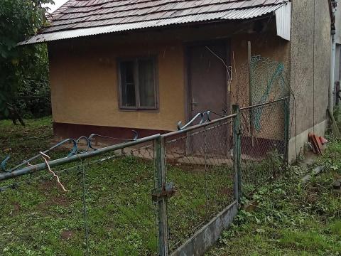 Eladásra kinálom önelátásra alkalmas,  igény szerint felujitandó lakóépületet és hozzá tartozó belterületi részt