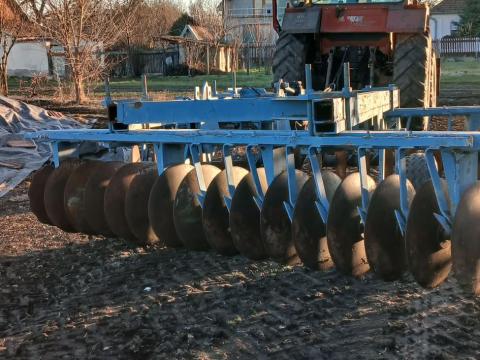 Eladó v-tárcsa a képen látható állapotban