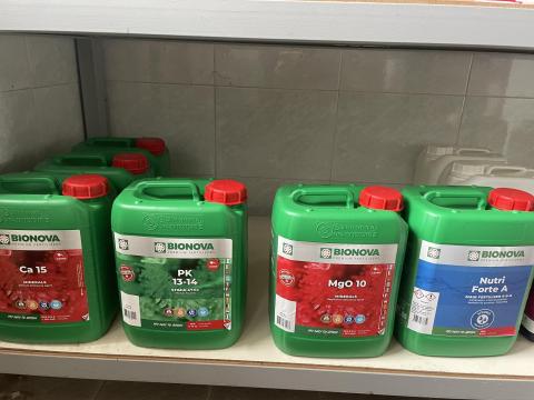 Bionova és Plagron tápanyagok eladók bezárt kertészetből