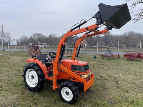 Kubota 26LE Fokozatmentes Váltó Új Homlokrakodó Ingyenes Szállítás Szervizelve japán traktor kistraktor Kubota 26LE Fokozatmentes Váltó Új Homlokrakodó Ingyenes Szállítás Szervizelve japán traktor kistraktor