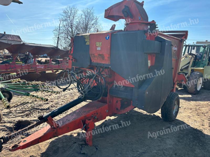 Kuhn bálabontó szalmafújó almozó