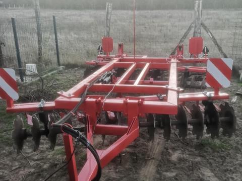 Eladó felújított vontatott tárcsa Eladó felújított vontatott tárcsa