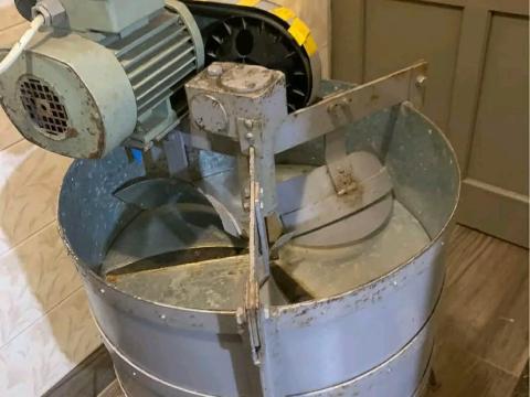 Kiváló állapotú rozsdamentes, 3 késes káposzta gyalu 220 V motorral eladó Kiváló állapotú rozsdamentes, 3 késes káposzta gyalu 220 V motorral eladó