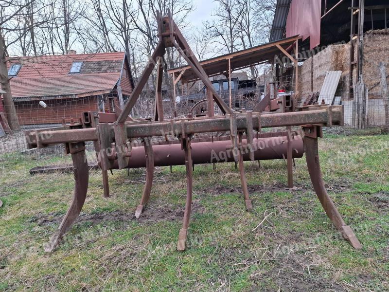 Mélylazító, rögtörő hengerrel