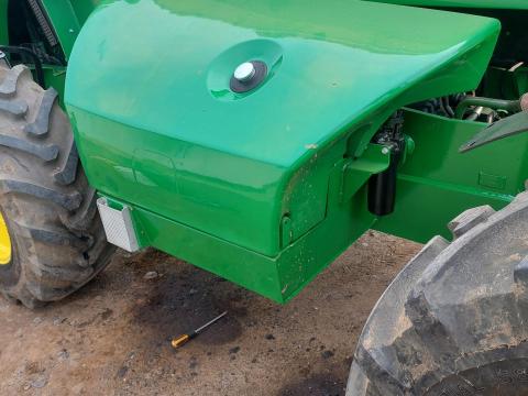 Üzemanyagtartály John Deere 3215, 3220, 3415, 3420 rakodókhoz Üzemanyagtartály John Deere 3215, 3220, 3415, 3420 rakodókhoz