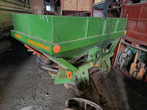 Eladó Amazone 1500 literes műtrágyaszóró Eladó Amazone 1500 literes műtrágyaszóró