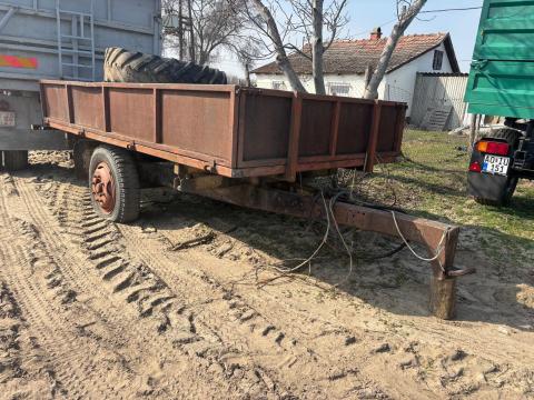 Billenős pótkocsi egytengelyes Billenős pótkocsi egytengelyes