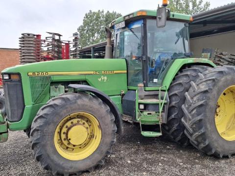 John Deere 8200 dupla kerékkel eladó