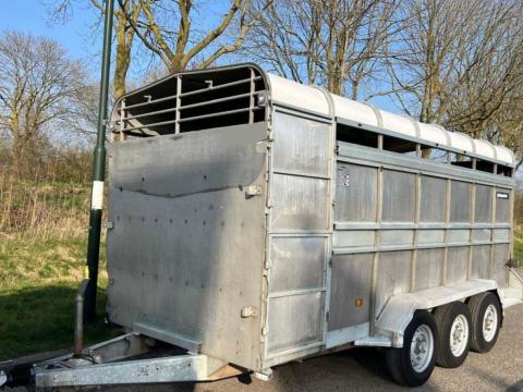 Állatszállitó pótkocsi 3500kgos