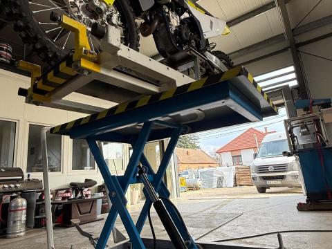 Ollós emelő / Görgősoros emelő / Motoremelő / Ollós emelőkocsi / Emelő asztal