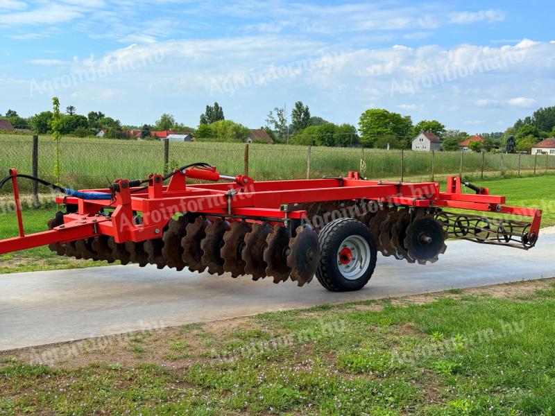 3,2 m-es vontatott V tárcsa Újszerű