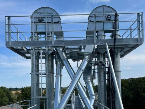 Serleges felvonók (elevátorok) telepítése és forgalmazása – a megbízható anyagszállításra optimalizálva