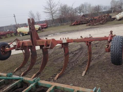 IH 5 késes talajlazító