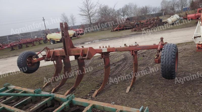 IH 5 késes talajlazító
