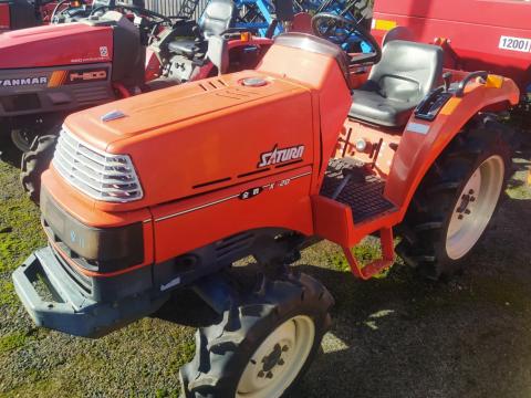Kubota X20, 20 LE, 4 WD, 4 hengeres motorral, 140 cm talajmaróval, új akkumulátorral, 832 üzemórával, azonnal munkára fogható állapotban