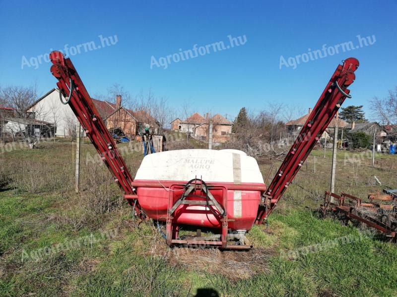 Szántóföldi függesztett permetező 21 m-es karral, 800 l-es tartállyal