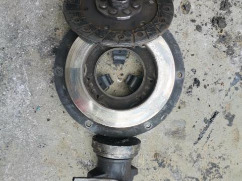 Warchalowski WT25 traktor alkatrészek és munkaeszközök eladók: 9,5–24 hátsó kerék, gumik, üzemanyagtartály, első híd, hidraulikaszivattyú