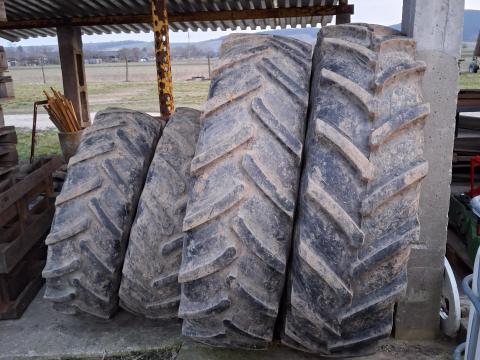 Eladó Vatra, Valmet kerékgarnitúra