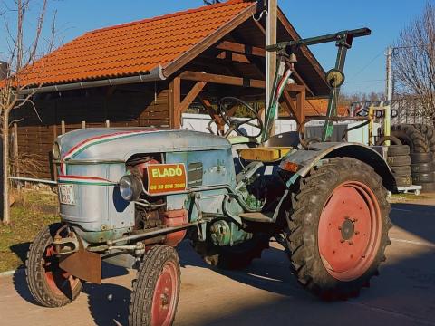 Eladó veterán kistraktor, szerszámokkal