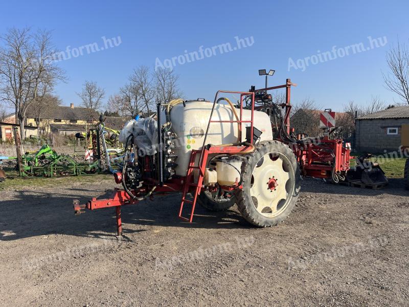 Schmotzer 2700/21 vontatott szántóföldi permetező