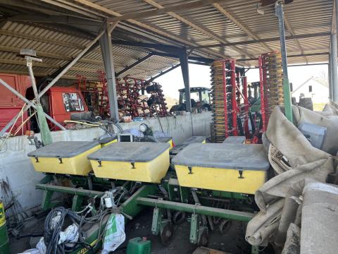 Eladó John Deere 1750 szemenkènti vetőgép