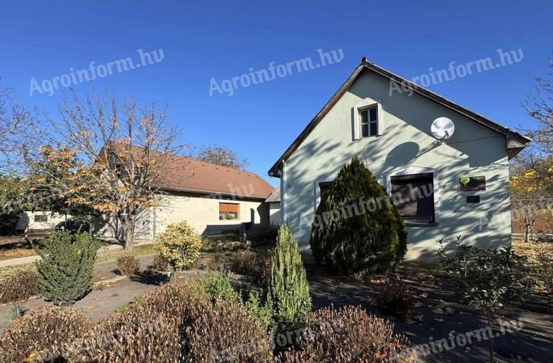 Napelem rendszerrel ellátott tanyakomplexum