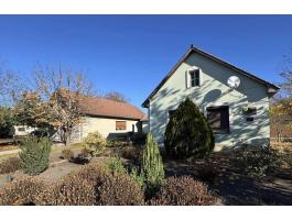 Napelem rendszerrel ellátott tanyakomplexum