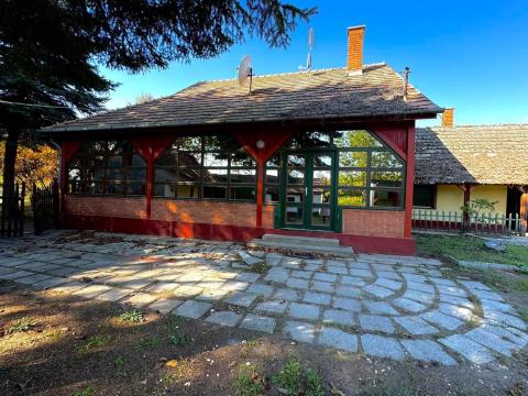 Eladó tanya-családi ház-nyaraló