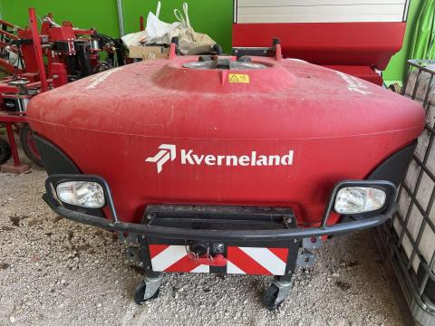 Kverneland iXtra Life frontpermetező, 1300 literes tartály
