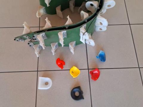 Burgonyaültető gépekhez alkatrészek ( kanalak,  hevederek,  láncok,  szalagok) CRAMER,  GRIMME,  GRUSE,  HASSIA