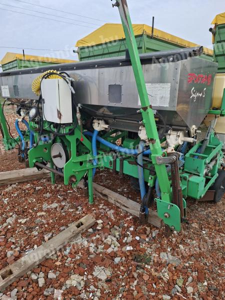 Eladó Sfoggia típusú 6 soros szemenkénti vetőgép