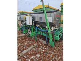 Eladó Sfoggia típusú 6 soros szemenkénti vetőgép