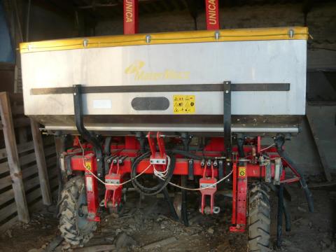 MaterMacc 6 soros hidraulikusan felcsukható sorközművelő eladó