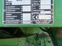 John Deere W660 kombájn gabonaasztallal, repcetoldattal, napraforgó adapterrel