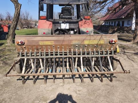 Vetőgép eladó – Román SUP 21, használt, üzemképes állapotban Vetőgép eladó – Román SUP 21, használt, üzemképes állapotban