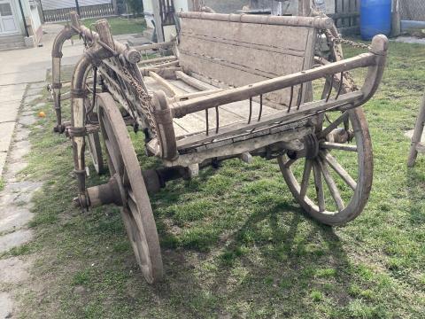 Eladó lőcsös lovasszekér és alkatrészek Eladó lőcsös lovasszekér és alkatrészek