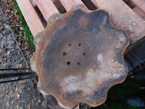 Eladó tárcsalapok Eladó tárcsalapok