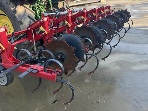 Újszerű Kongskilde sorközművelő 6 soros Újszerű Kongskilde sorközművelő 6 soros