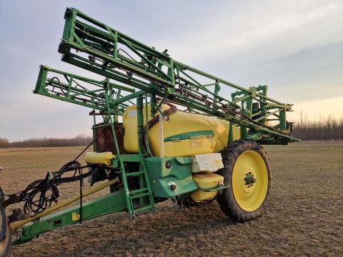 John Deere 732 vontatott permetező eladó