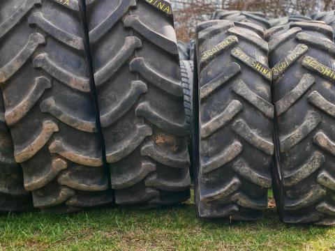 18.4R34, 360/70R24 garnitúra 18.4R34, 360/70R24 garnitúra
