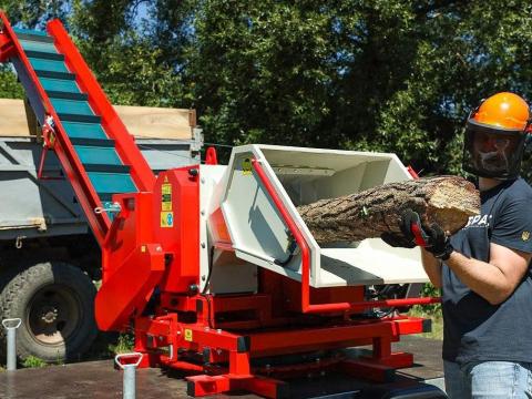 Új ARPAL AM-200BD-K saját motoros ágaprító szállítószalaggal – 3 év garanciával