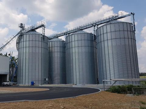 Nagy tárolókapacitású síkaljú gabonatároló fémsilók – forgalmazás és teljes körű kivitelezés