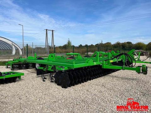 AGRIMETAL vontatott hidraulikus kompaktor 4,4 m – Royal Traktor