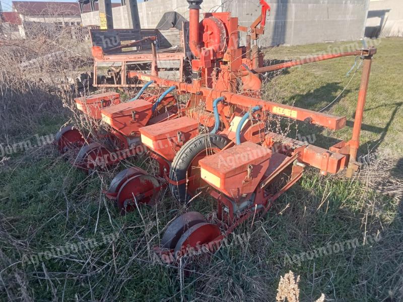 Becker Aeromat szemenkénti kukorica vetőgép 4 soros