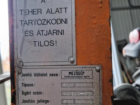 1,5 t - teherbírású traktorra szerelhető targoncatorony